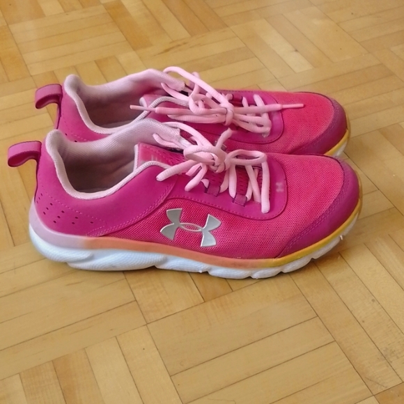 Under Armour 6.5 pink tennis shoes - Picture 4 of 6